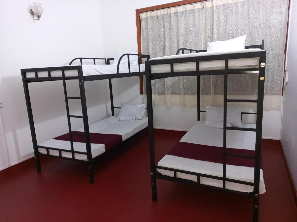 Lazy Bear Best Hostel In Канди Экстерьер фото