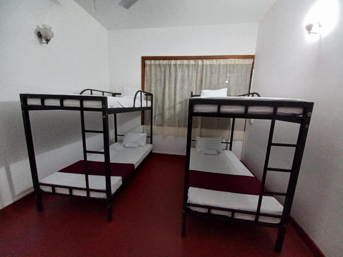 Lazy Bear Best Hostel In Канди Экстерьер фото