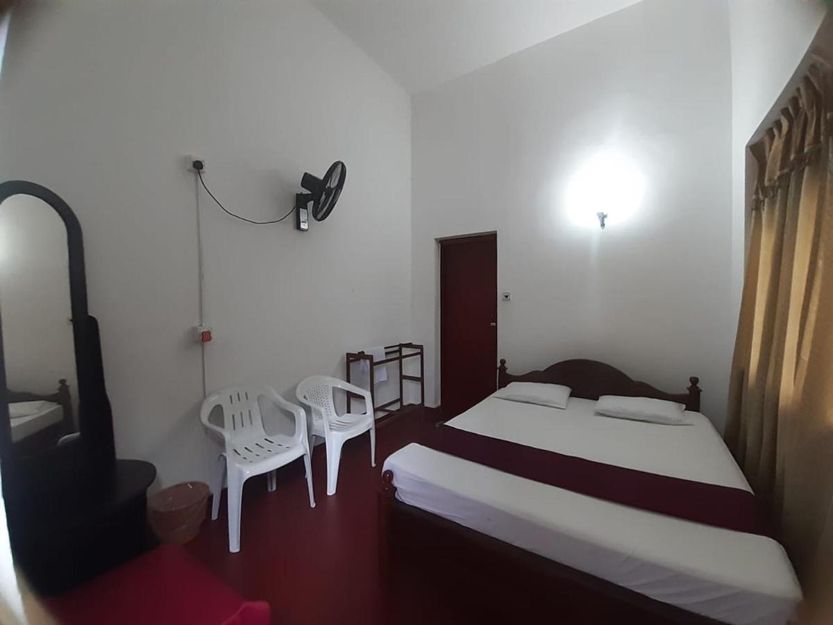 Lazy Bear Best Hostel In Канди Экстерьер фото