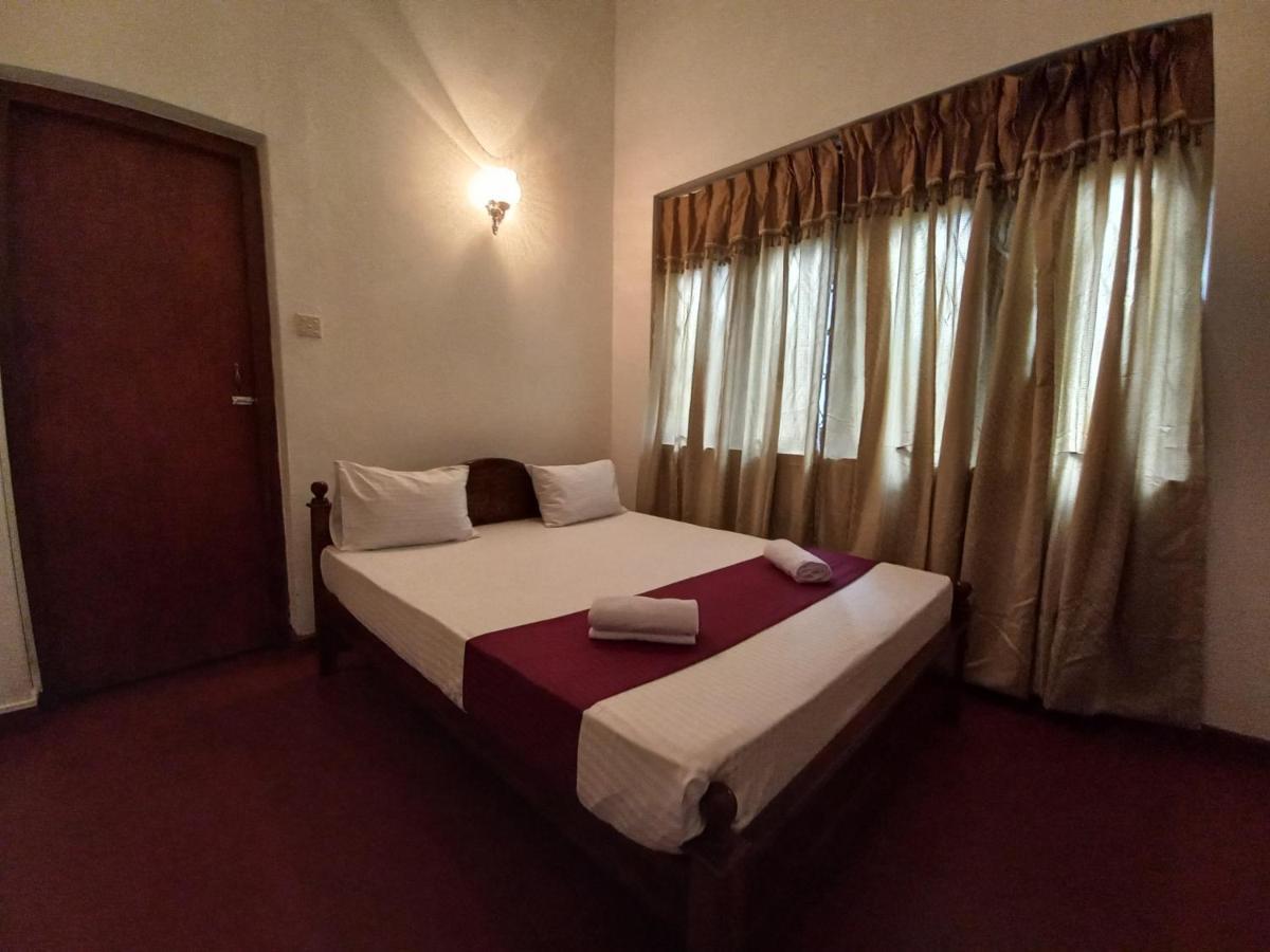 Lazy Bear Best Hostel In Канди Экстерьер фото