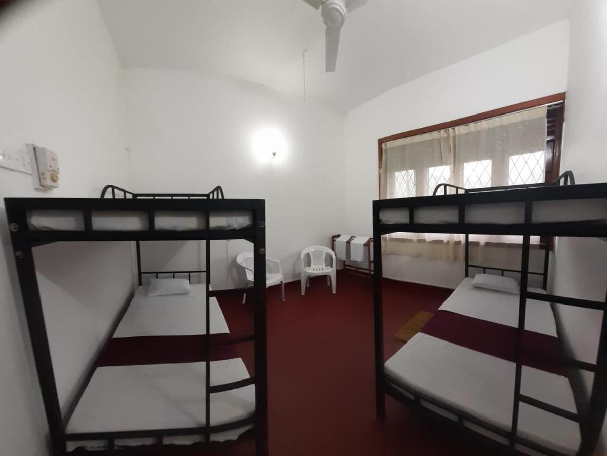 Lazy Bear Best Hostel In Канди Экстерьер фото