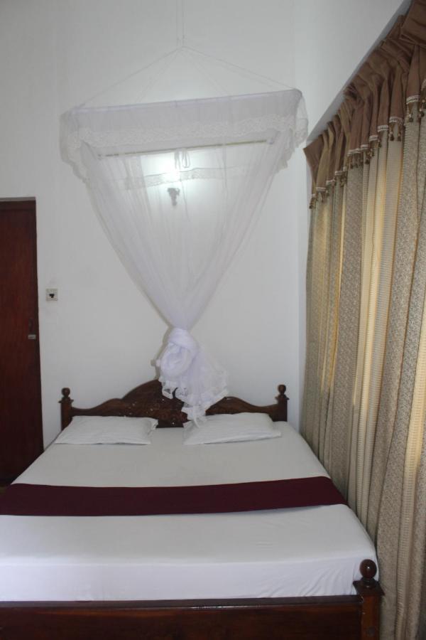 Lazy Bear Best Hostel In Канди Экстерьер фото