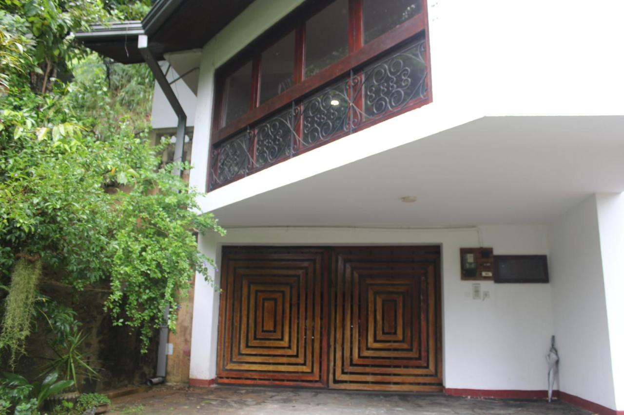 Lazy Bear Best Hostel In Канди Экстерьер фото